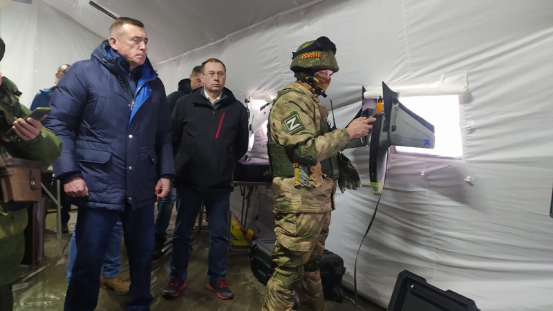 Валерий Лимаренко вручил военным сертификаты об окончании курсов по управлению БПЛА sakh.online