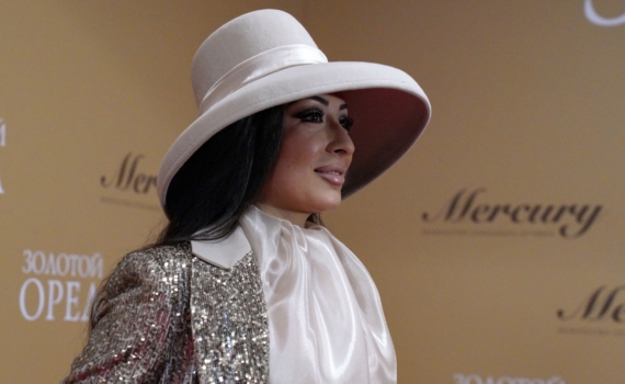 Клош в 2026 году: современный код элегантности — как правильно включить в образ Клош в 2026 году: современный код элегантности — как правильно включить в образ