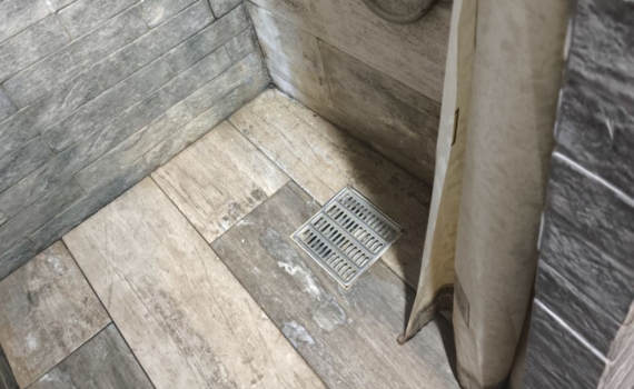 Дедовский метод борьбы с плесенью в ванной: чистота за ночь — без усилий. Защита от сырости и грибка Дедовский метод борьбы с плесенью в ванной: чистота за ночь — без усилий. Защита от сырости и грибка