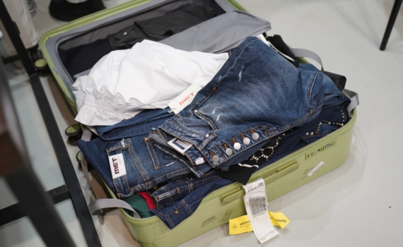 Джинсы на выброс? Больше не модно: 5 способов дать дениму вторую жизнь — даже если не умеете шить Джинсы на выброс? Больше не модно: 5 способов дать дениму вторую жизнь — даже если не умеете шить